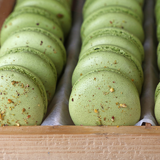 Macaron spirulinával és pisztáciával