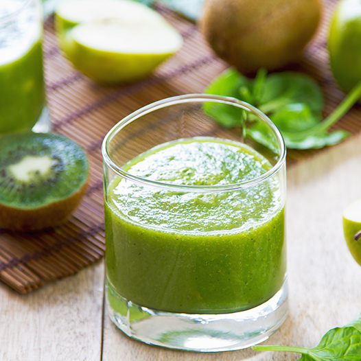 Napindító zöldalmás csalán smoothie amlával